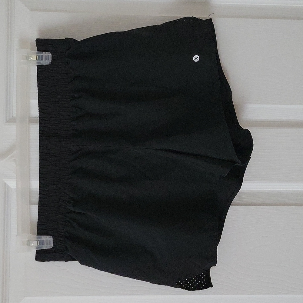 Xersion semi-fit black lined athletic shorts size M